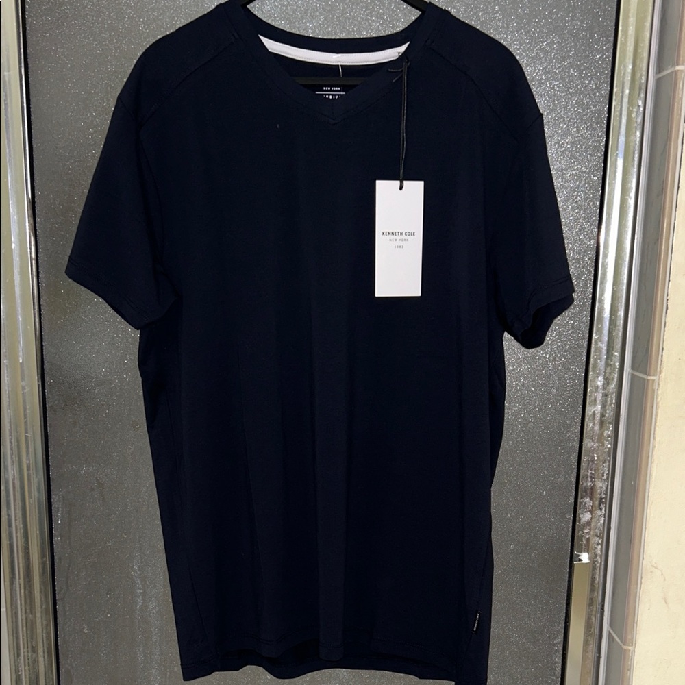 ❤️‍🔥FIRM PRICE❤️‍🔥 Kenneth Cole Men's V neck Blue Shirt